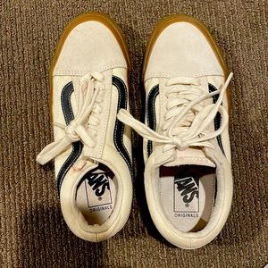 Women’s size 6 cloth Vans sneakers with rubber.